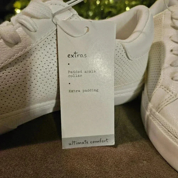 A New Day all white sneakers women's size 6 - Picture 6 of 7